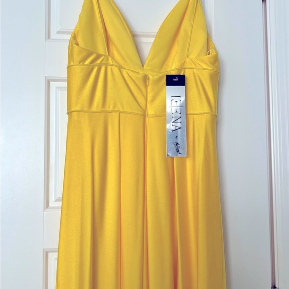 Long, trailing Prom Dress - Picture 3 of 8